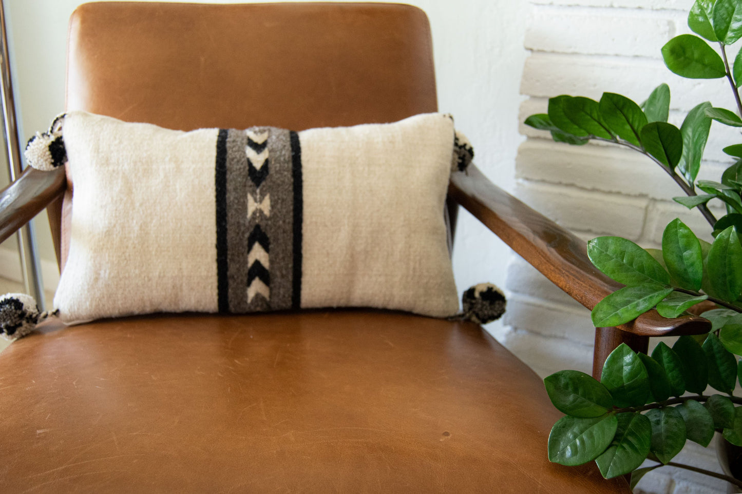 Waist Loom made Neza Native Arrows, Black and White Pillow Cover