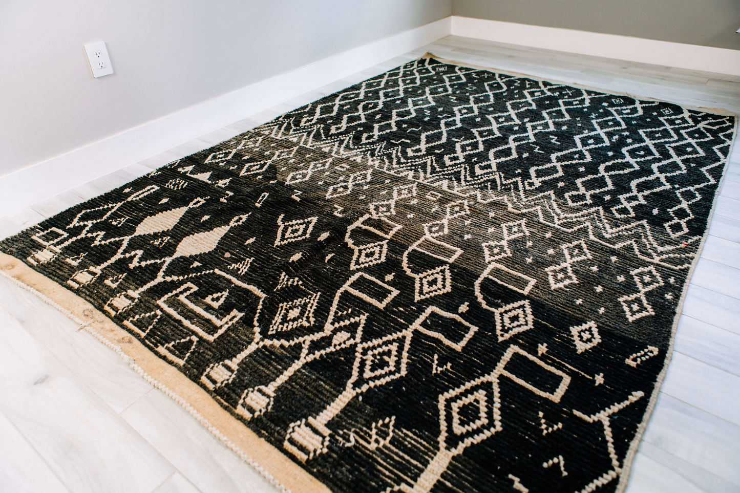 Wool Fort Night Vintage Moroccan Rug | 6'6"x9'1"