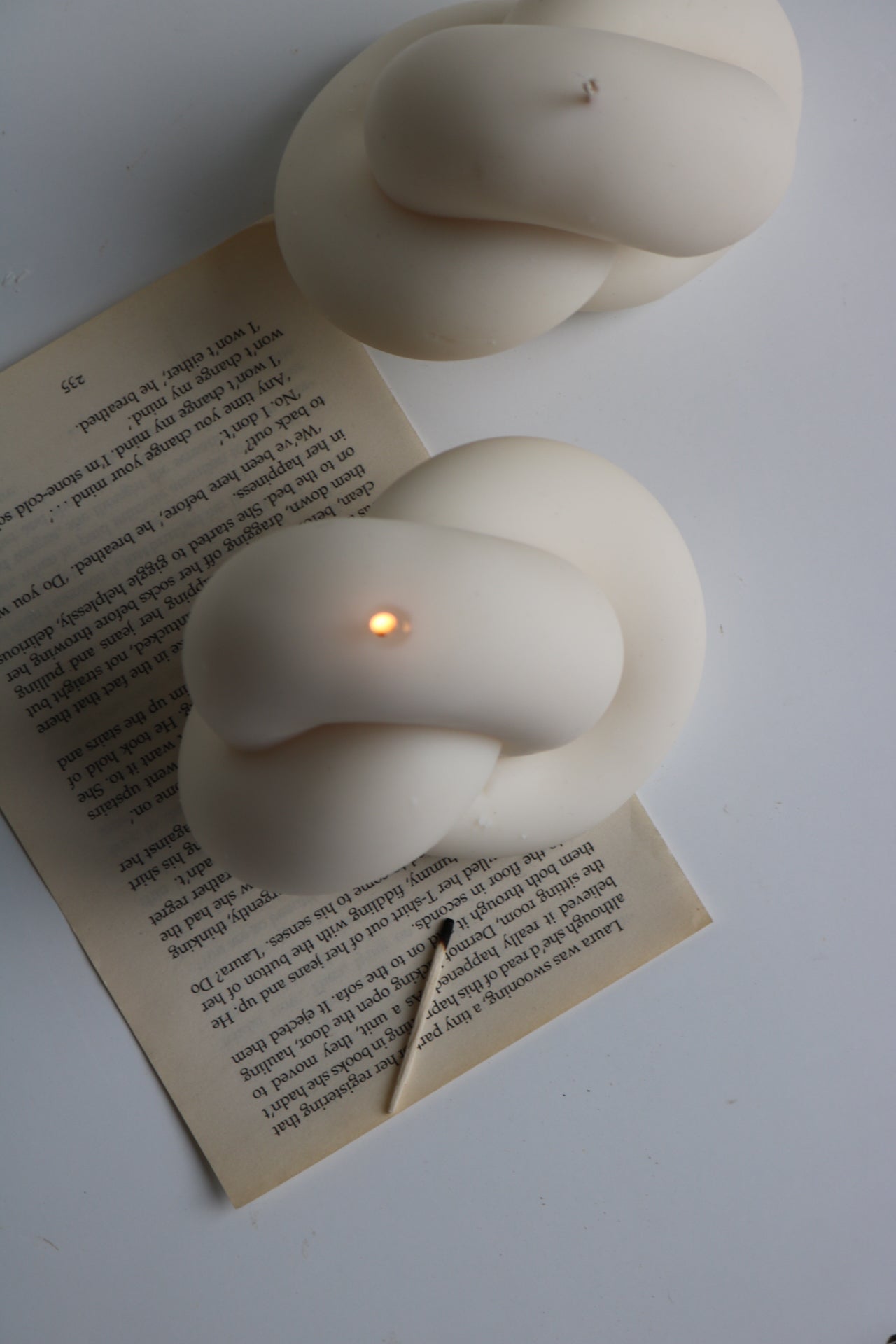 Hand Poured Large Knot Candle - Roome Collective
