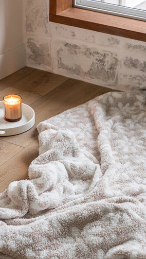 Daisy Print Blushing Beige and White Extended Throw