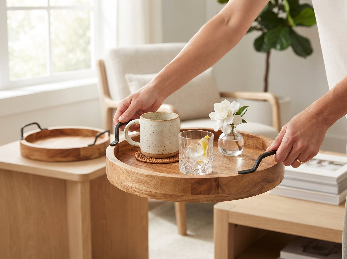Round Trays with Handles, Set of 2