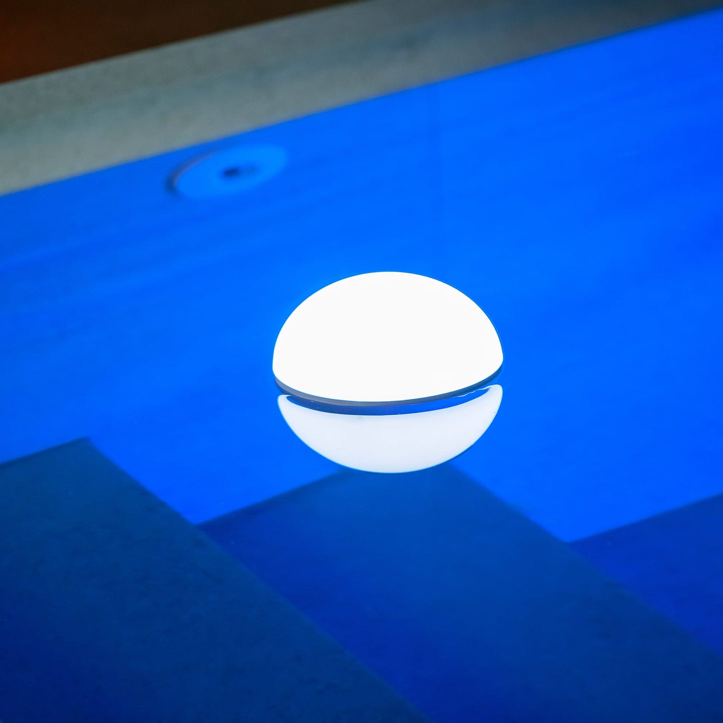 Coco | Portable LED Lightbulb | Floating, Magnetic & Pendant