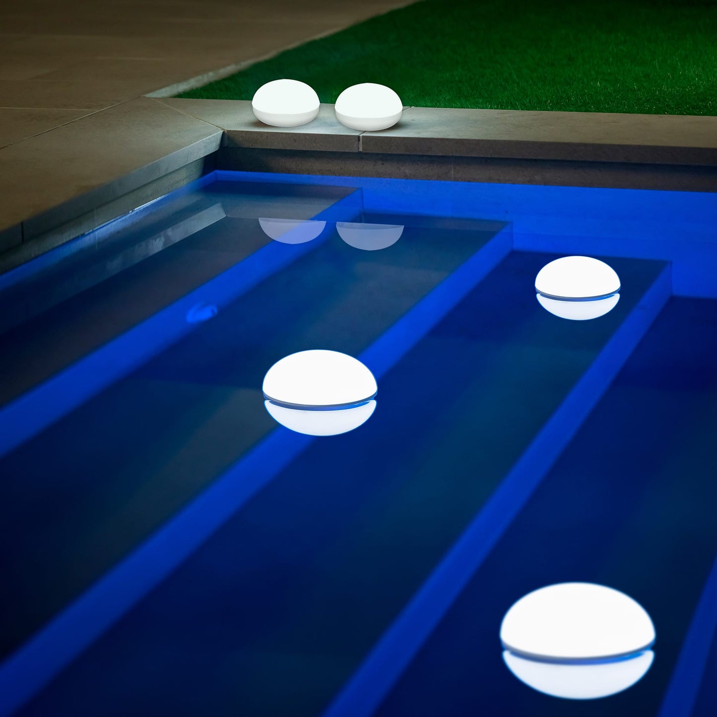 Coco | Portable LED Lightbulb | Floating, Magnetic & Pendant