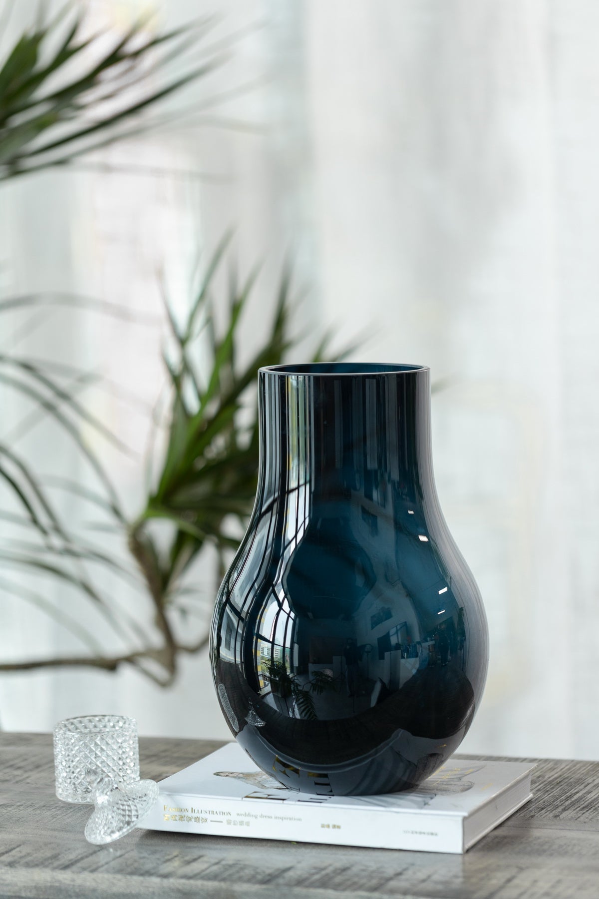 DAVOS Deep Blue Vase - Roome Collective