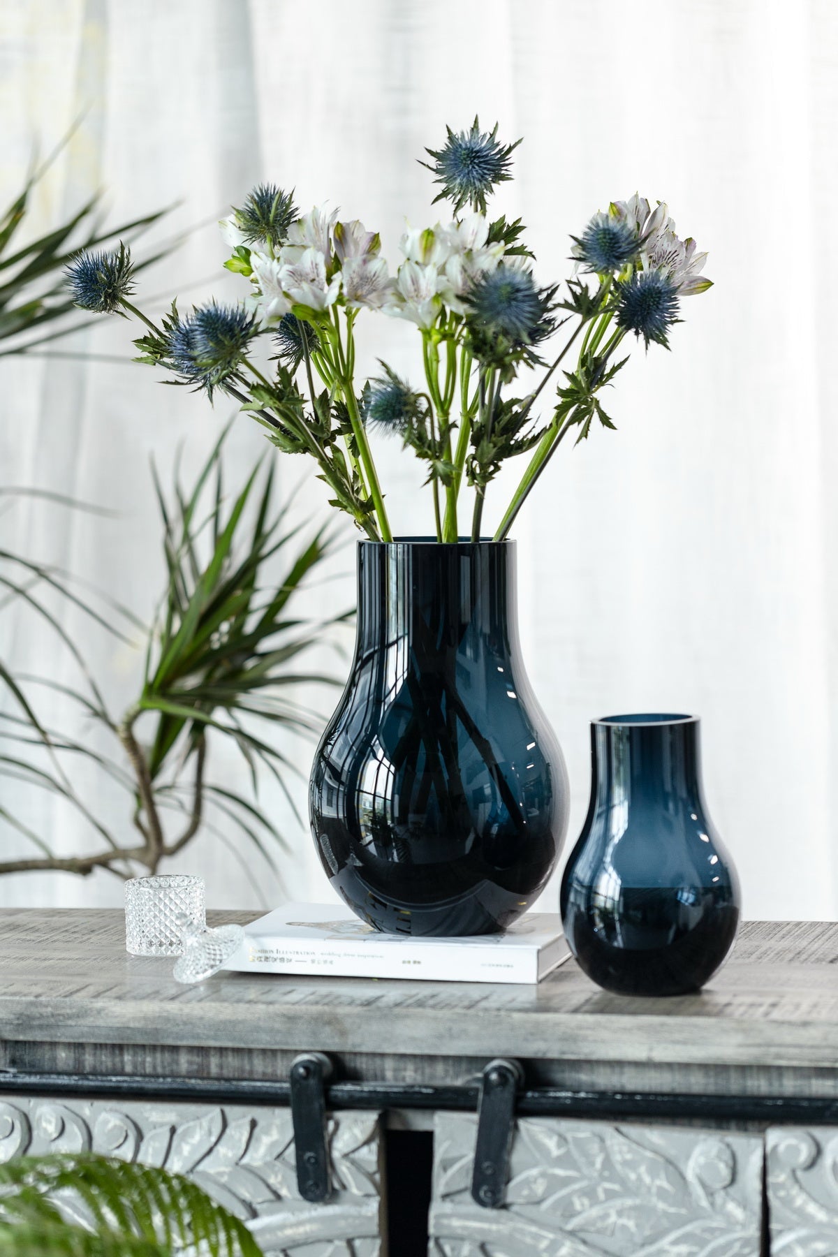 DAVOS Deep Blue Vase - Roome Collective